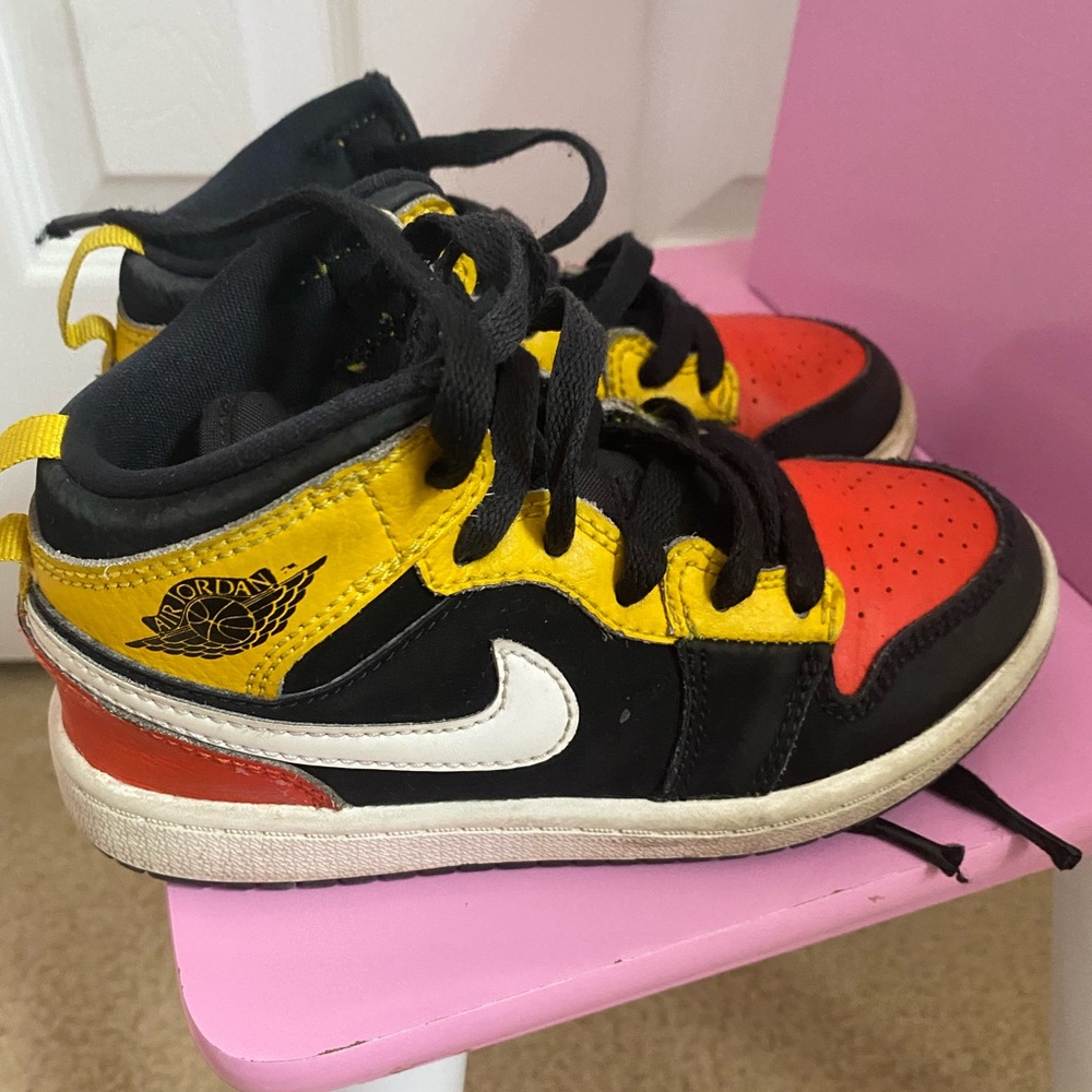 Kid's Jordan 1 Mid SE Amarillo Team Orange